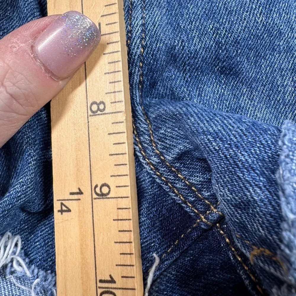 Old Navy Boyfriend Denim Shorts Women 6 Blue Star Embroidered Distressed Cut Off - Picture 4 of 10
